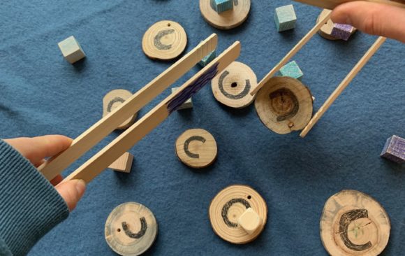 Zanken mit Zangen_Linda Achtklässler der Stadtschule Lübbecke und des Wittekind-Gymnasiums entdecken das Moor – Spannender Projekttag im Moor und im NABU Besucherzentrum Moorhus