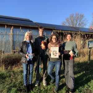 Ute Halstenberg, Richard Turner, Linda Olenberg und Ramona Gieseking vom Moorhus-Team präsentieren das neue Halbjahresprogramm.